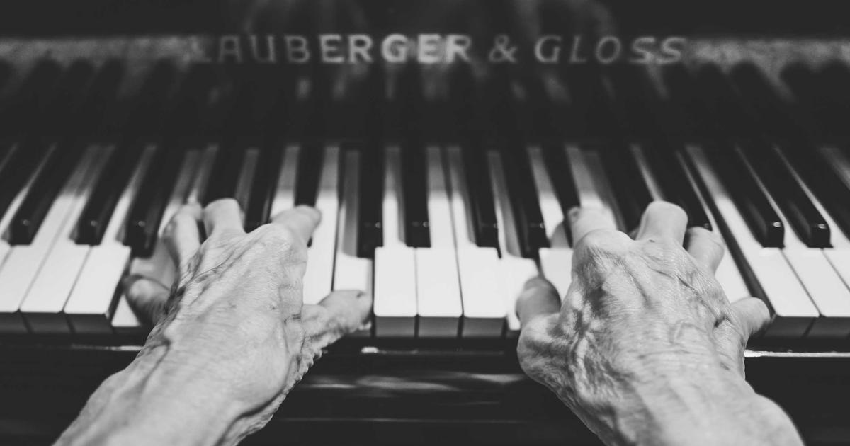 投放素材怎么写更可控：钩子-证明-行动三段式批量出变体